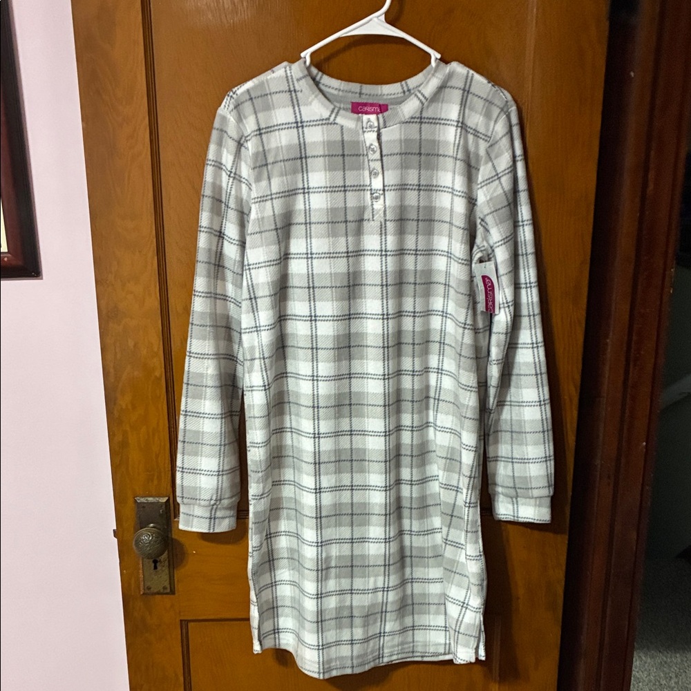 ❤️ 2/$10 - NWT Cozy White and Gray Plaid Nightgown